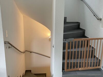 Handläufe über zwei Stockwerke in Niederlenz – ausgeführt in Edelstahl